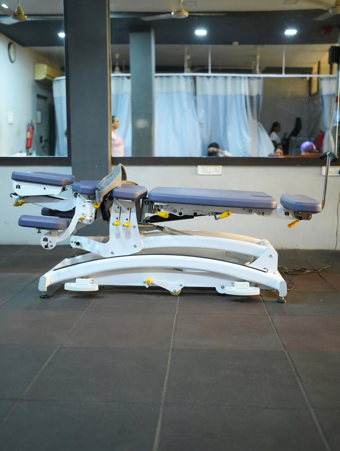 366 485 manipulative chiropractic table.jpg